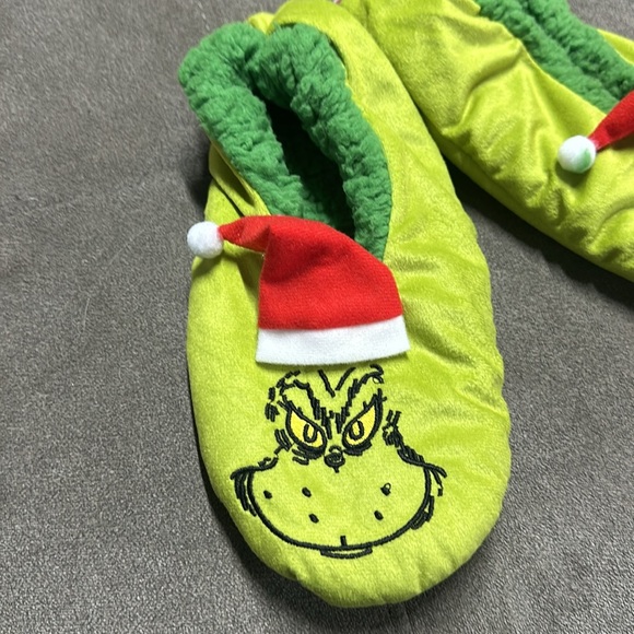 🎄🎅Dr. Seuss The Grinch Slipper Socks🎅🎄 - Picture 2 of 4
